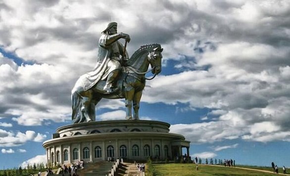 成吉思汗不銹鋼雕像2