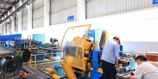 大口徑不銹鋼無縫管冷軋機(jī)組投產(chǎn)